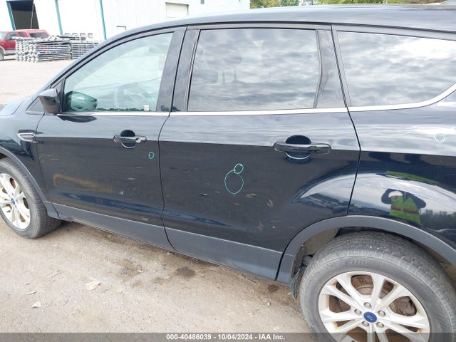1FMCU9GD0HUC25355 Ford ESCAPE SE