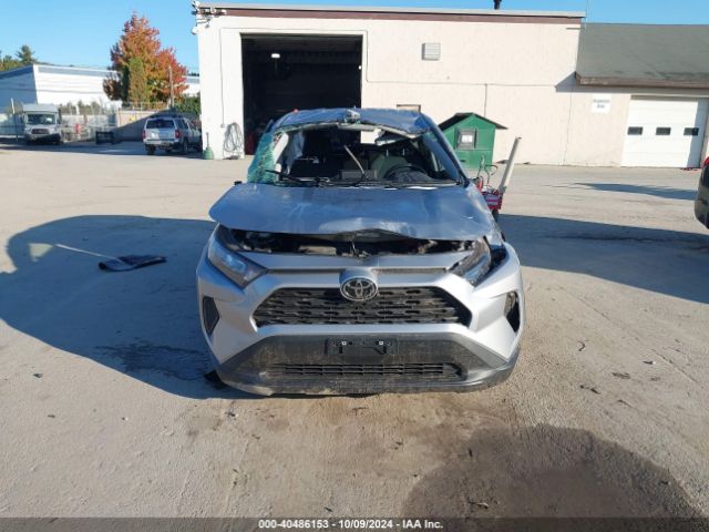 2T3F1RFV2NC258281 Toyota RAV4 LE