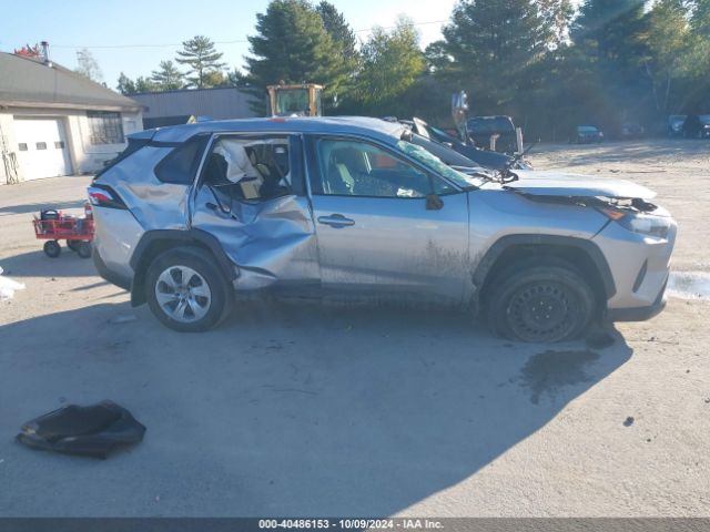 2T3F1RFV2NC258281 Toyota RAV4 LE