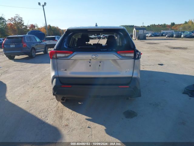 2T3F1RFV2NC258281 Toyota RAV4 LE