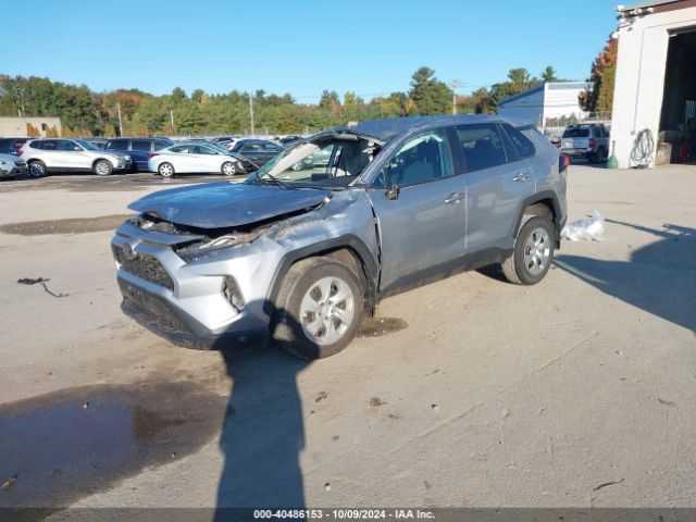 2T3F1RFV2NC258281 Toyota RAV4 LE