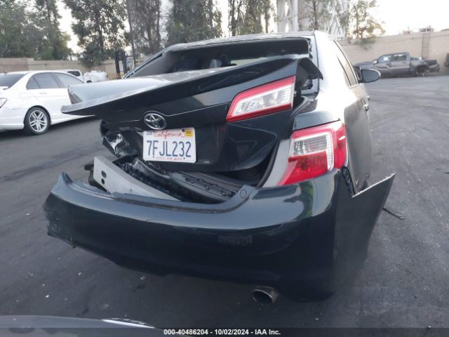 4T1BF1FK1EU418326 Toyota CAMRY SE