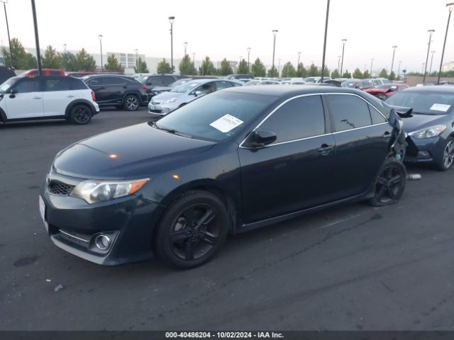 4T1BF1FK1EU418326 Toyota CAMRY SE