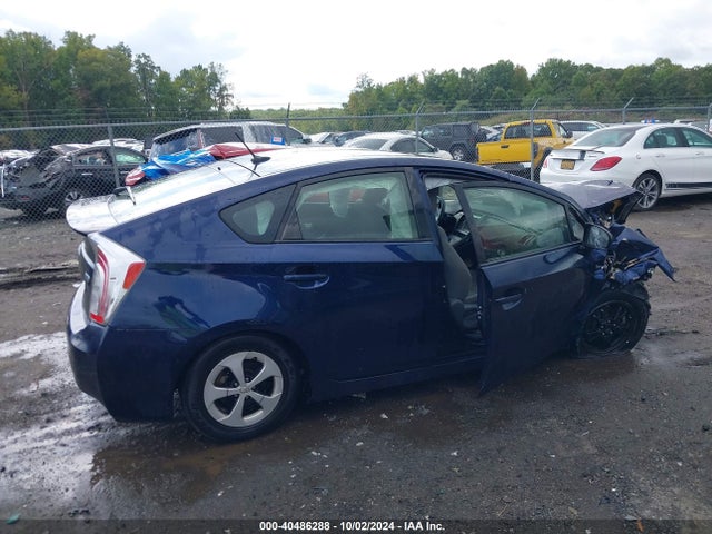 Toyota Prius Three 2015 JTDKN3DU3F0396104 Image 13
