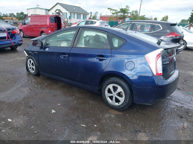 Toyota Prius Three 2015 JTDKN3DU3F0396104 Image 3