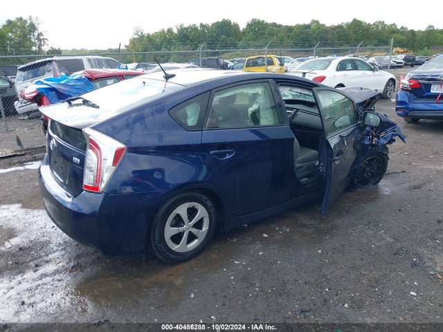 Toyota Prius Three 2015 JTDKN3DU3F0396104 Image 4
