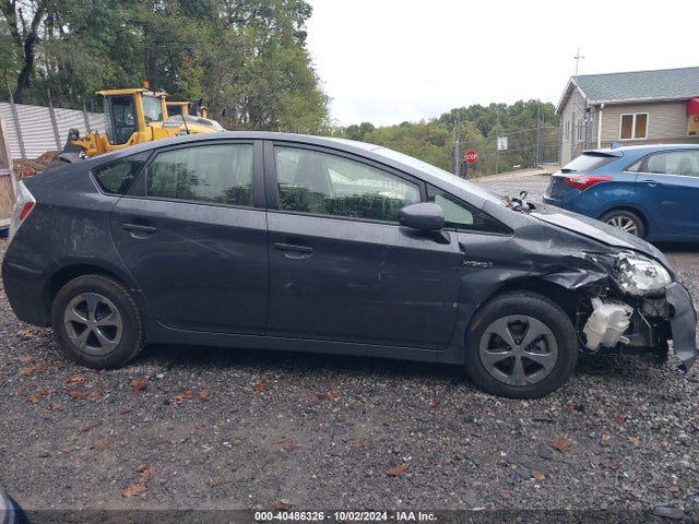 Toyota Prius Two 2015 JTDKN3DU1F1886227 Image 14