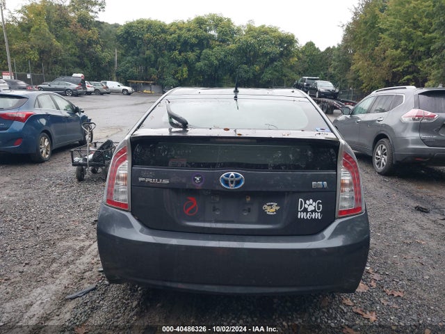 Toyota Prius Two 2015 JTDKN3DU1F1886227 Image 17