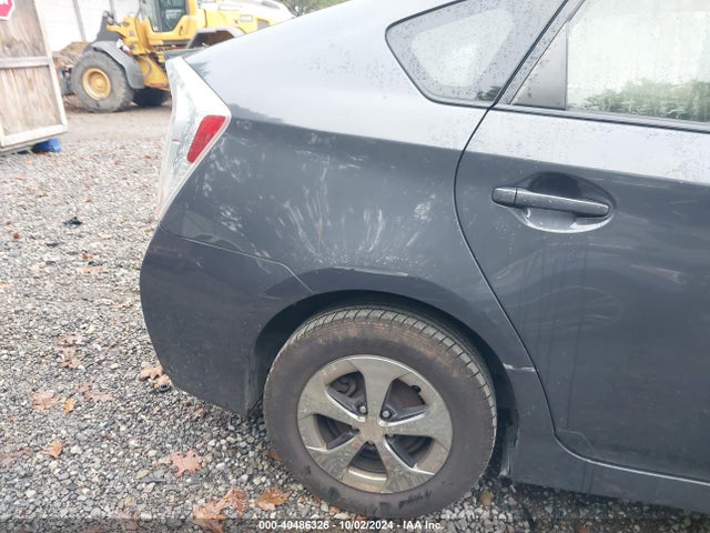 Toyota Prius Two 2015 JTDKN3DU1F1886227 Image 19