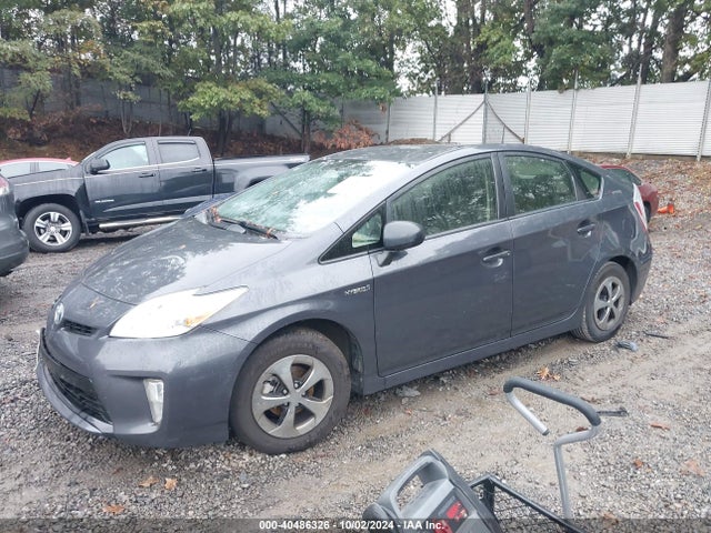 Toyota Prius Two 2015 JTDKN3DU1F1886227 Image 2