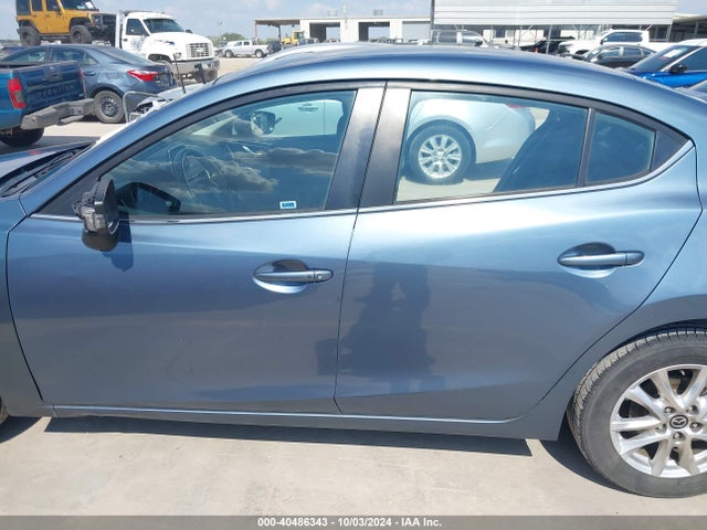 3MZBM1V78FM162261 Mazda MAZDA3