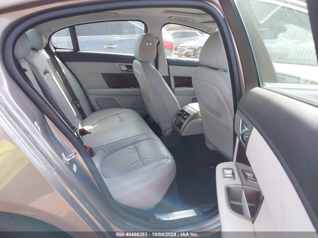 2011 JAGUAR XF SAJWA0FB0BLS13551 Photo 7