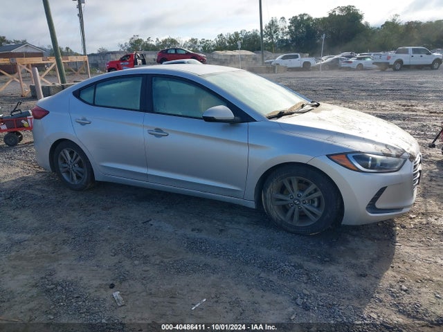 2018 5NPD84LF5JH370639 main image
