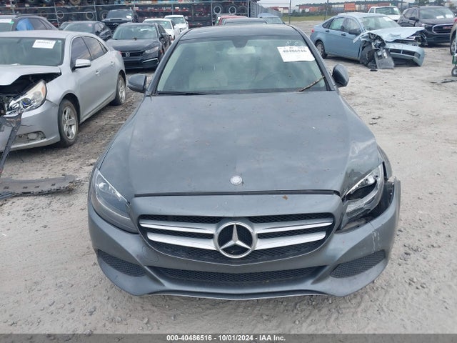 55SWF4JB8HU228033 Mercedes-Benz C 300 Luxury/sport
