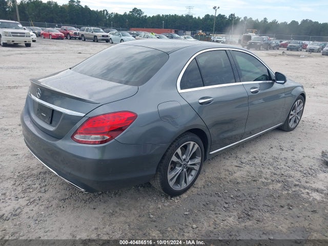55SWF4JB8HU228033 Mercedes-Benz C 300 Luxury/sport