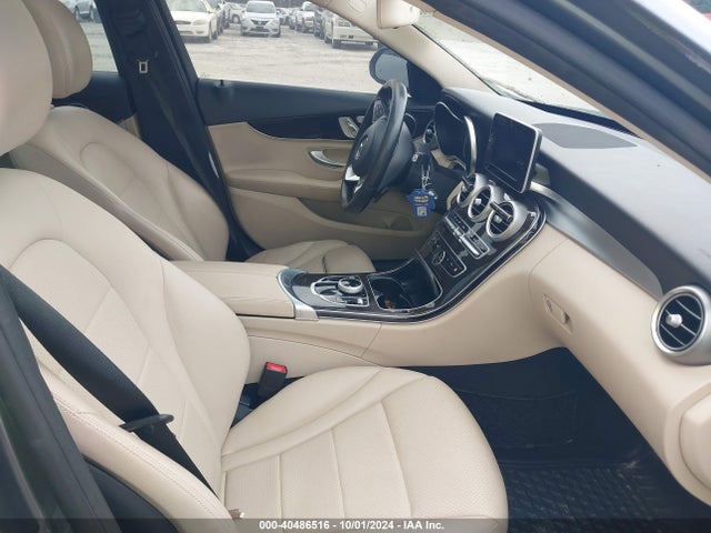 55SWF4JB8HU228033 Mercedes-Benz C 300 Luxury/sport
