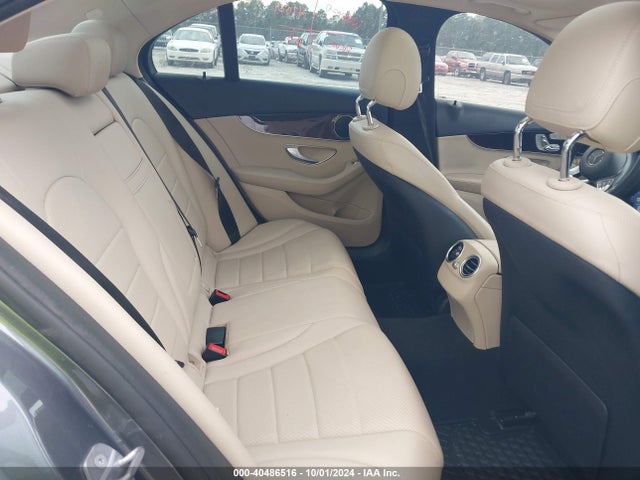 55SWF4JB8HU228033 Mercedes-Benz C 300 Luxury/sport