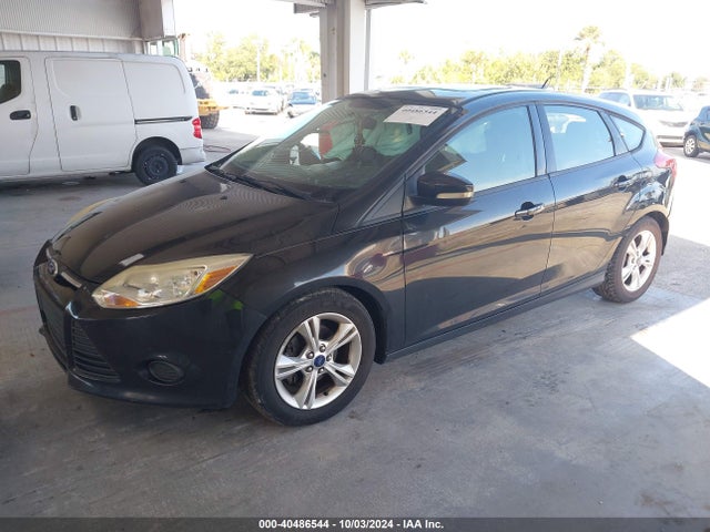 Ford FOCUS SE 2014 1FADP3K29EL271924 Image 2