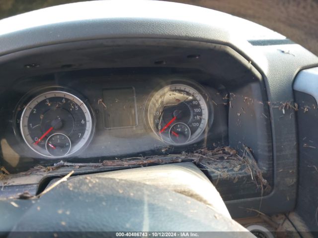 1C6RR7KT5JS200804 RAM 1500 Express  4x4 5'7 Box