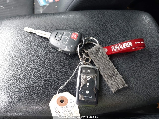 Toyota RAV4 LE 2017 2T3ZFREV9HW326336 Image 11