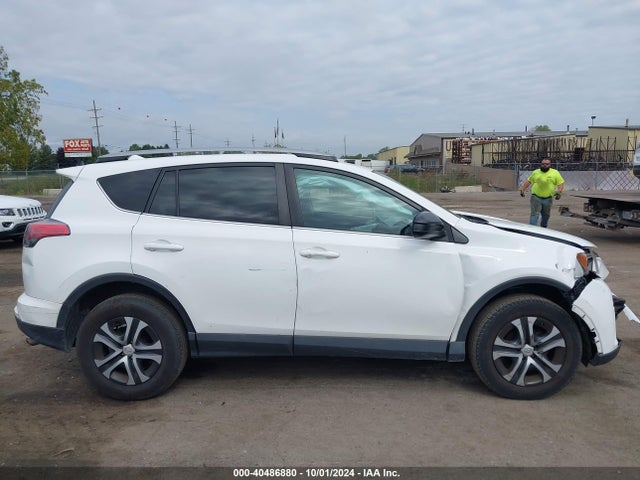 Toyota RAV4 LE 2017 2T3ZFREV9HW326336 Image 13