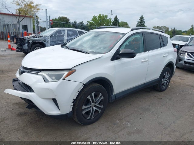 Toyota RAV4 LE 2017 2T3ZFREV9HW326336 Image 2