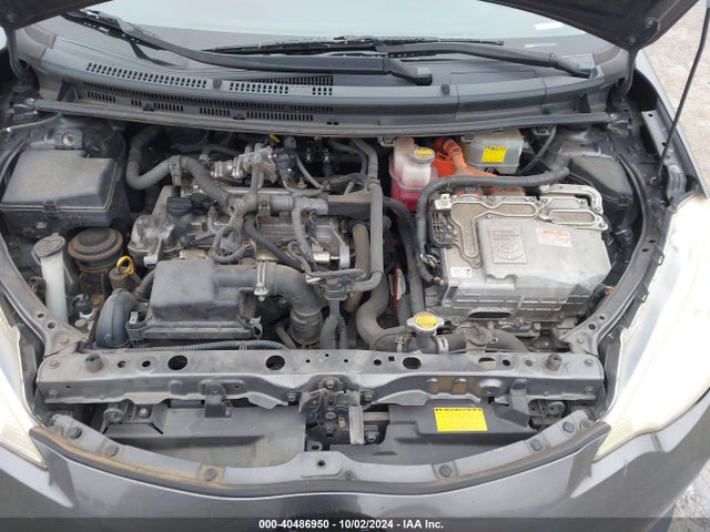 JTDKDTB32E1558410 Toyota Prius C One