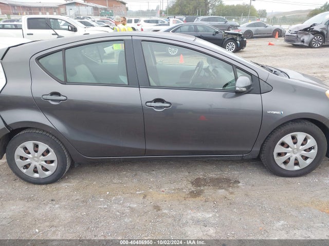 JTDKDTB32E1558410 Toyota Prius C One