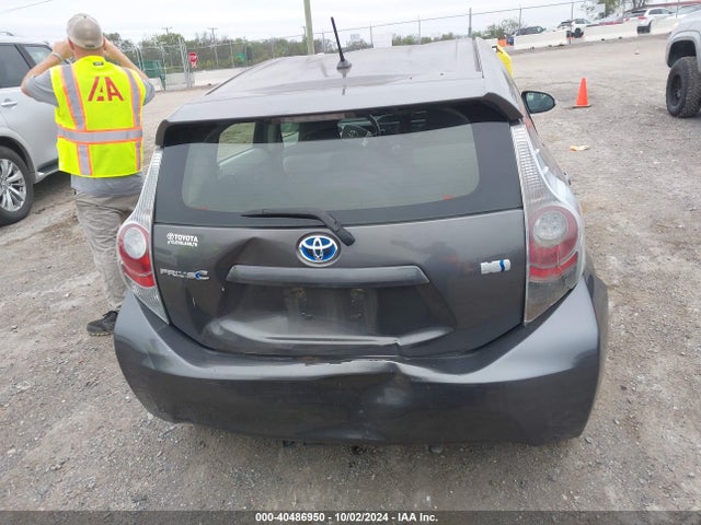JTDKDTB32E1558410 Toyota Prius C One
