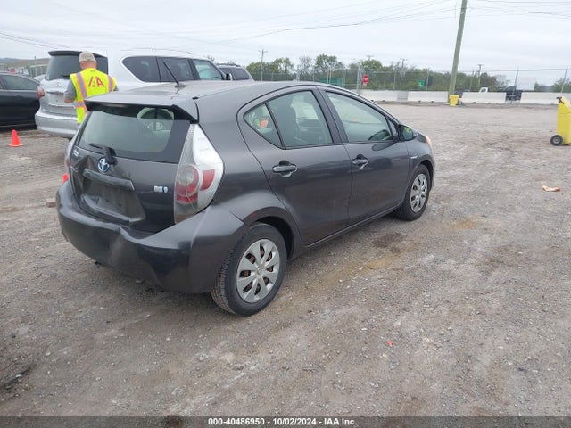 JTDKDTB32E1558410 Toyota Prius C One