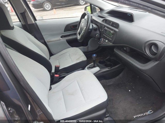 JTDKDTB32E1558410 Toyota Prius C One