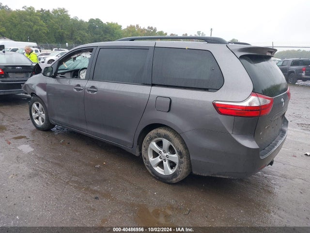 Toyota Sienna Le 8 Passenger 2017 5TDKZ3DC9HS889569 Image 3