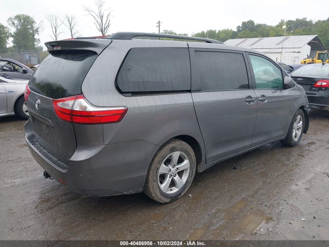 Toyota Sienna Le 8 Passenger 2017 5TDKZ3DC9HS889569 Image 4