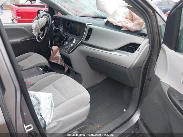 Toyota Sienna Le 8 Passenger 2017 5TDKZ3DC9HS889569 Image 5