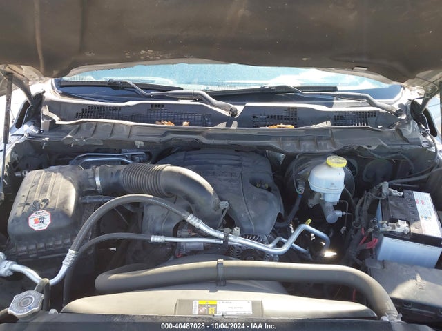 3C6RR7KT1KG725979 RAM 1500 Classic Tradesman  4x4 5'7 Box