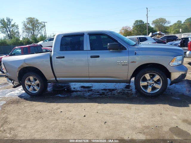 3C6RR7KT1KG725979 RAM 1500 Classic Tradesman  4x4 5'7 Box