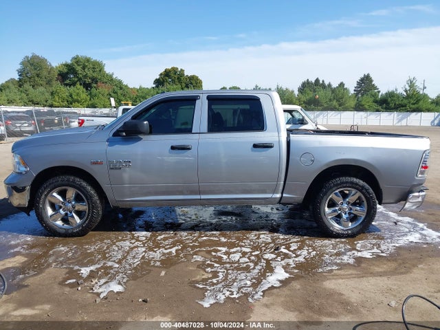 3C6RR7KT1KG725979 RAM 1500 Classic Tradesman  4x4 5'7 Box