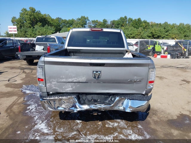 3C6RR7KT1KG725979 RAM 1500 Classic Tradesman  4x4 5'7 Box