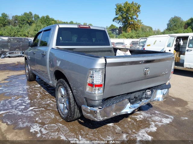 3C6RR7KT1KG725979 RAM 1500 Classic Tradesman  4x4 5'7 Box