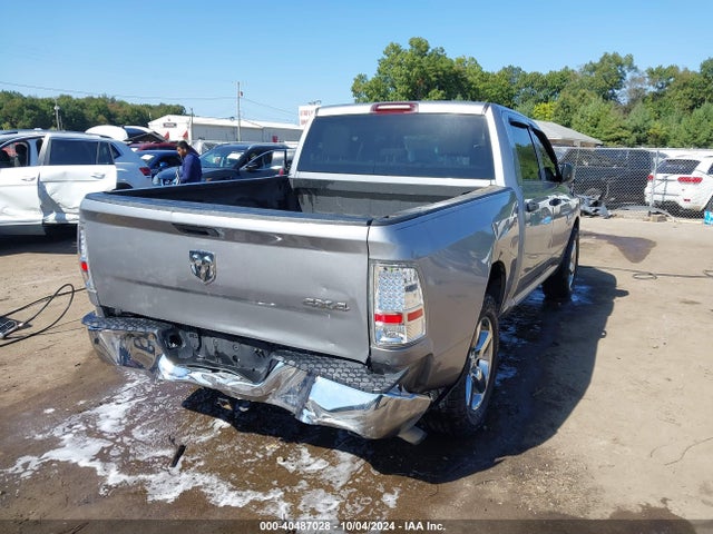 3C6RR7KT1KG725979 RAM 1500 Classic Tradesman  4x4 5'7 Box