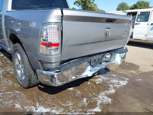 3C6RR7KT1KG725979 RAM 1500 Classic Tradesman  4x4 5'7 Box
