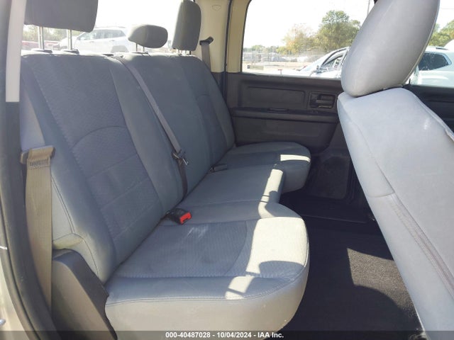 3C6RR7KT1KG725979 RAM 1500 Classic Tradesman  4x4 5'7 Box