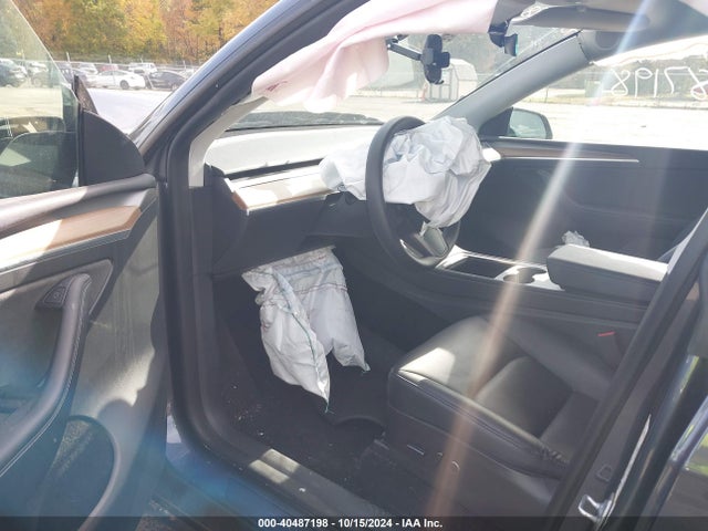 2023 TESLA MODEL Y 7SAYGDEF9PF588806 Photo 4