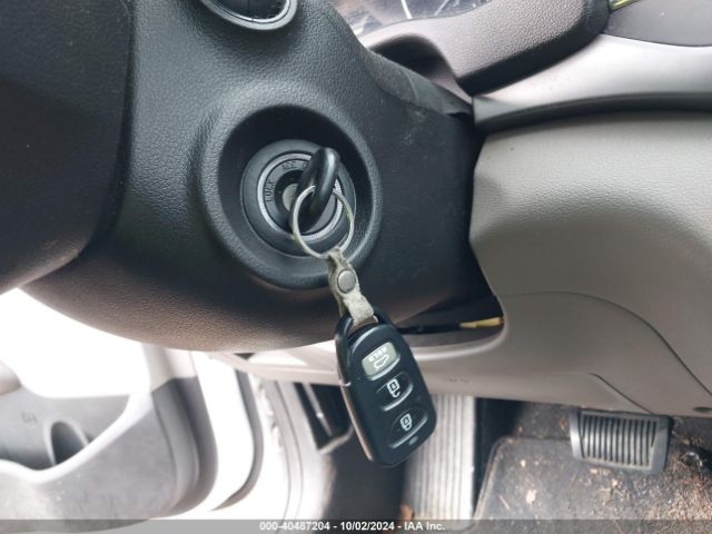 5NPD74LF2HH147827 Hyundai ELANTRA SE
