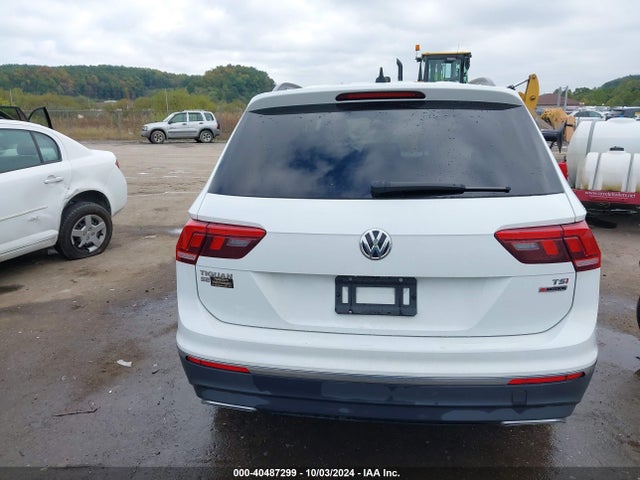 3VV2B7AX9JM037572 Volkswagen Tiguan 2.0t Se/2.0t Sel