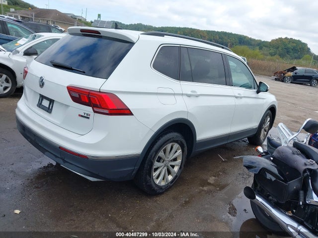3VV2B7AX9JM037572 Volkswagen Tiguan 2.0t Se/2.0t Sel