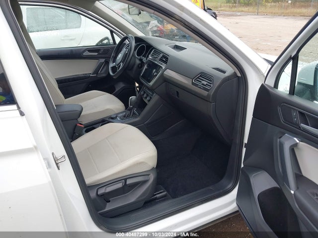 3VV2B7AX9JM037572 Volkswagen Tiguan 2.0t Se/2.0t Sel
