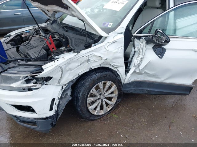 3VV2B7AX9JM037572 Volkswagen Tiguan 2.0t Se/2.0t Sel
