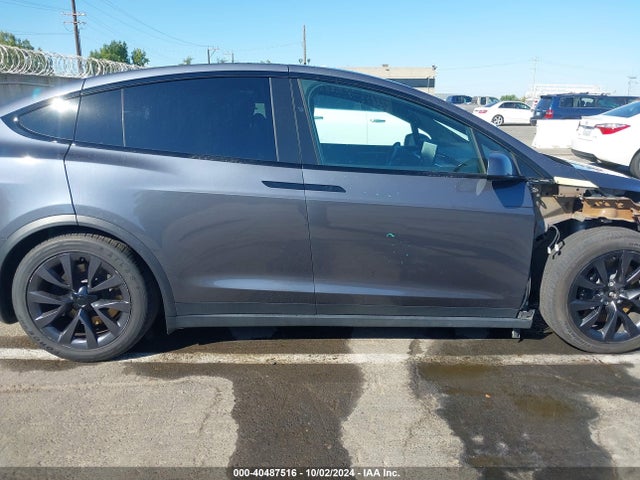 Tesla Model X Dual Motor All-wheel Drive 2022 7SAXCBE56NF360942 Image 14