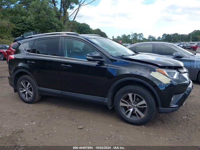 Toyota Rav4 Xle 2018 2T3RFREV8JW773794 Image 1